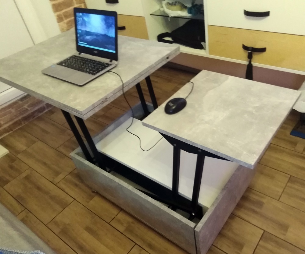 Промежуточный вариант трансформации - рабочий стол для ноутбука