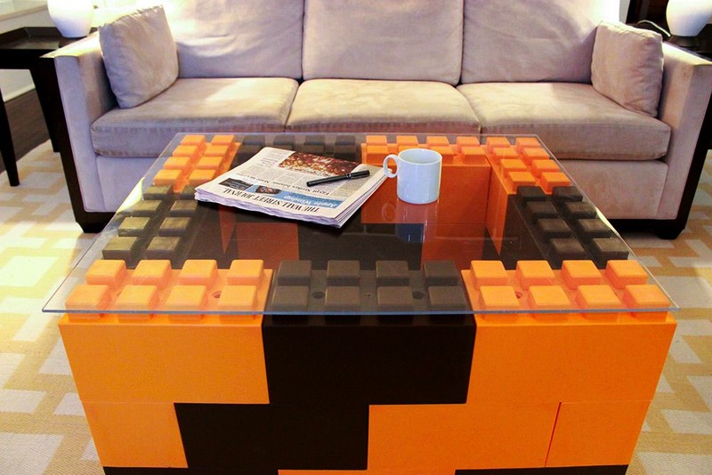 Журнальный стол с основой из кубиков Лего 